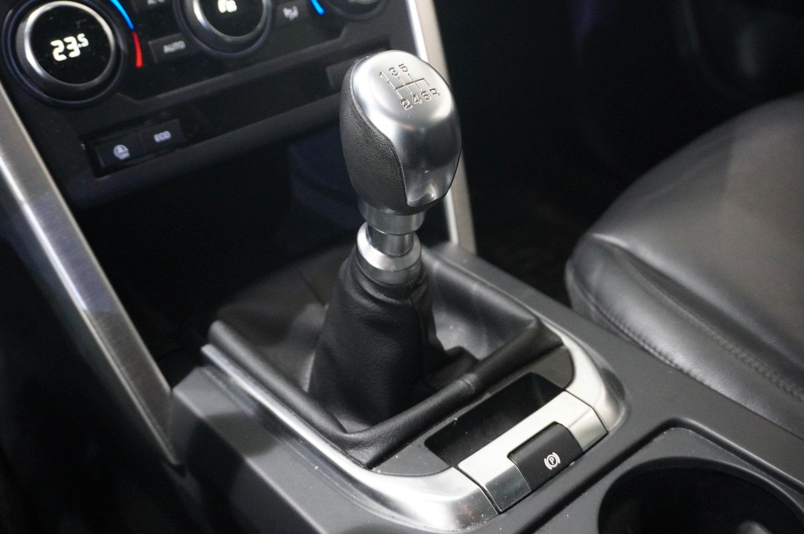 Fahrzeugabbildung Land Rover Discovery Sport 2.0D PURE NAVI/LED/SHZ/PDC/SPORT