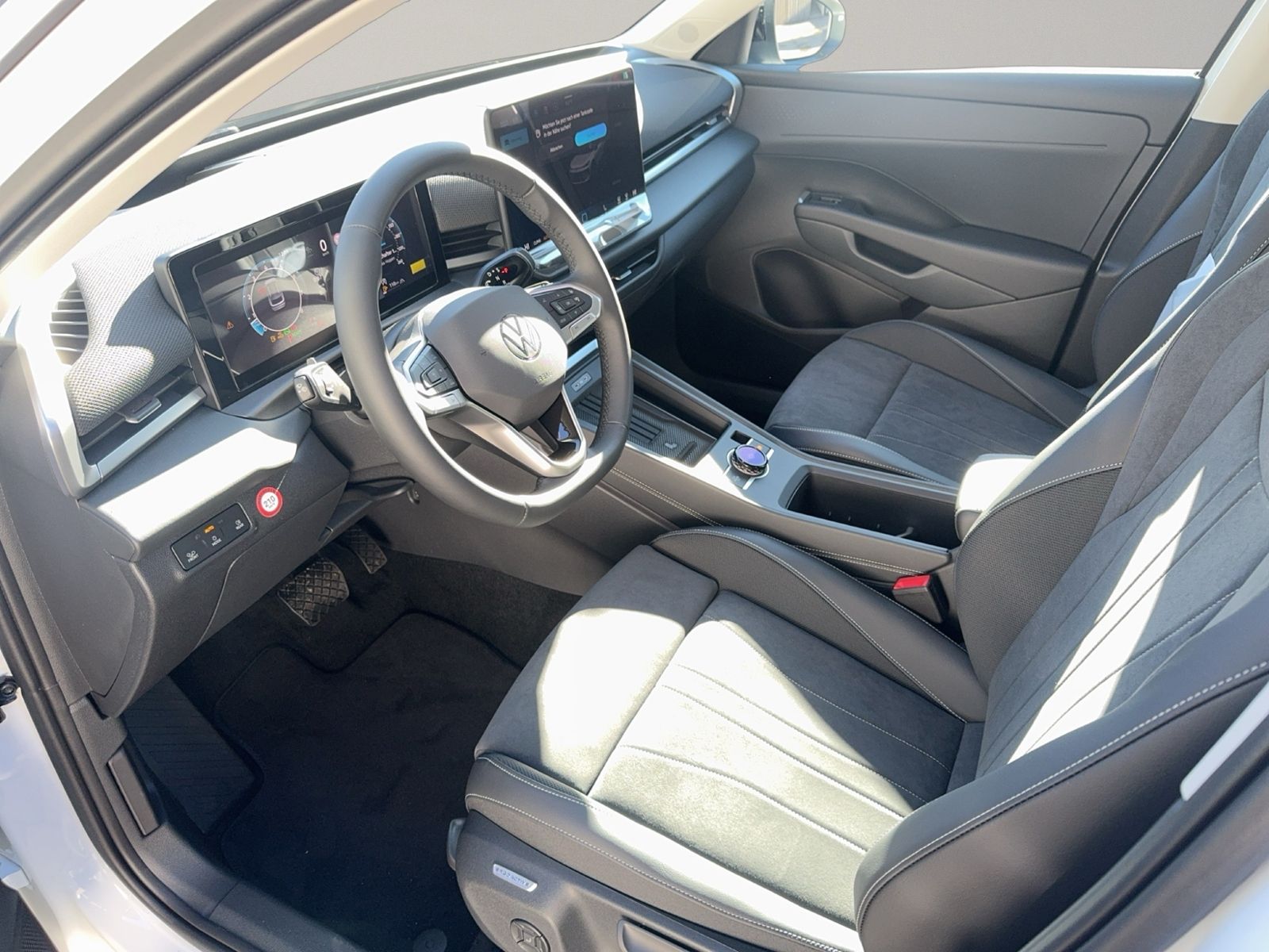 T-Roc Style 1.5 eTSI, AHK, IQ.Light, Navi, ACC D