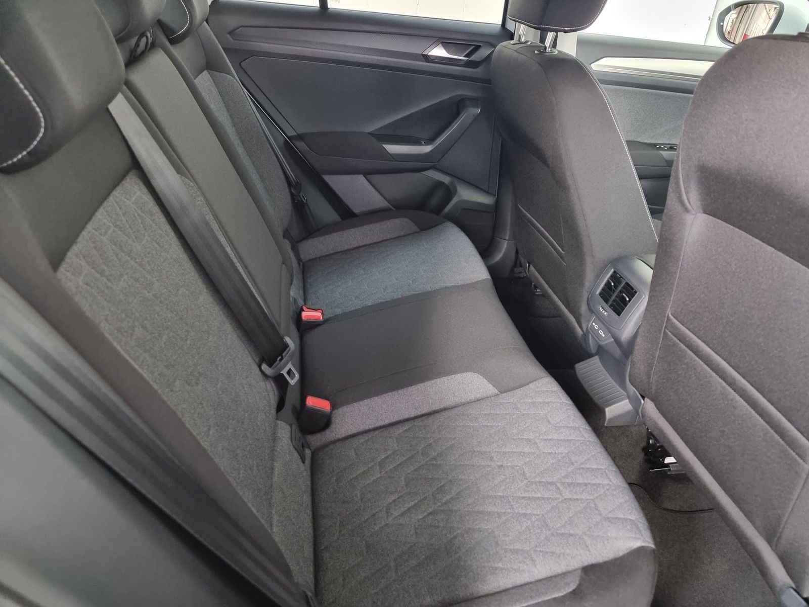 Fahrzeugabbildung Volkswagen T-Roc Move 1.0 TSI Navigation + Assistenzpaket