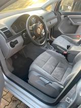 Volkswagen Günstiges Familien Auto Touran 1.6Fsi - : Auto Günstig
