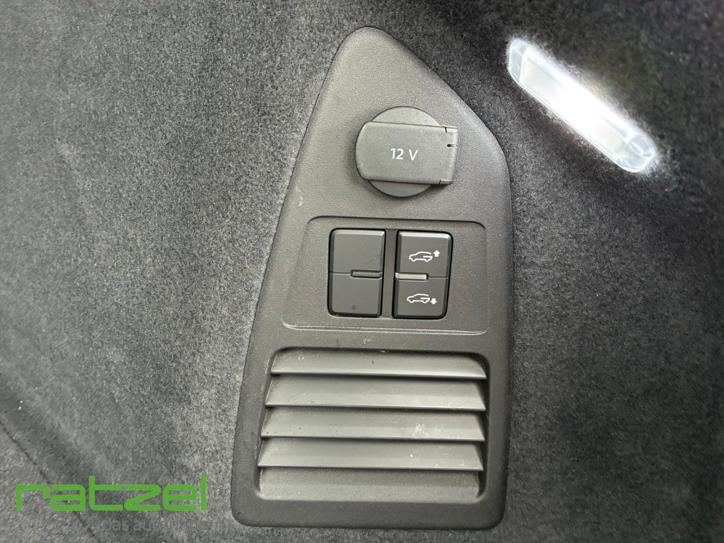 Fahrzeugabbildung Volkswagen Touareg Elegance 4Mot. eHyb. El. Panodach Navi L