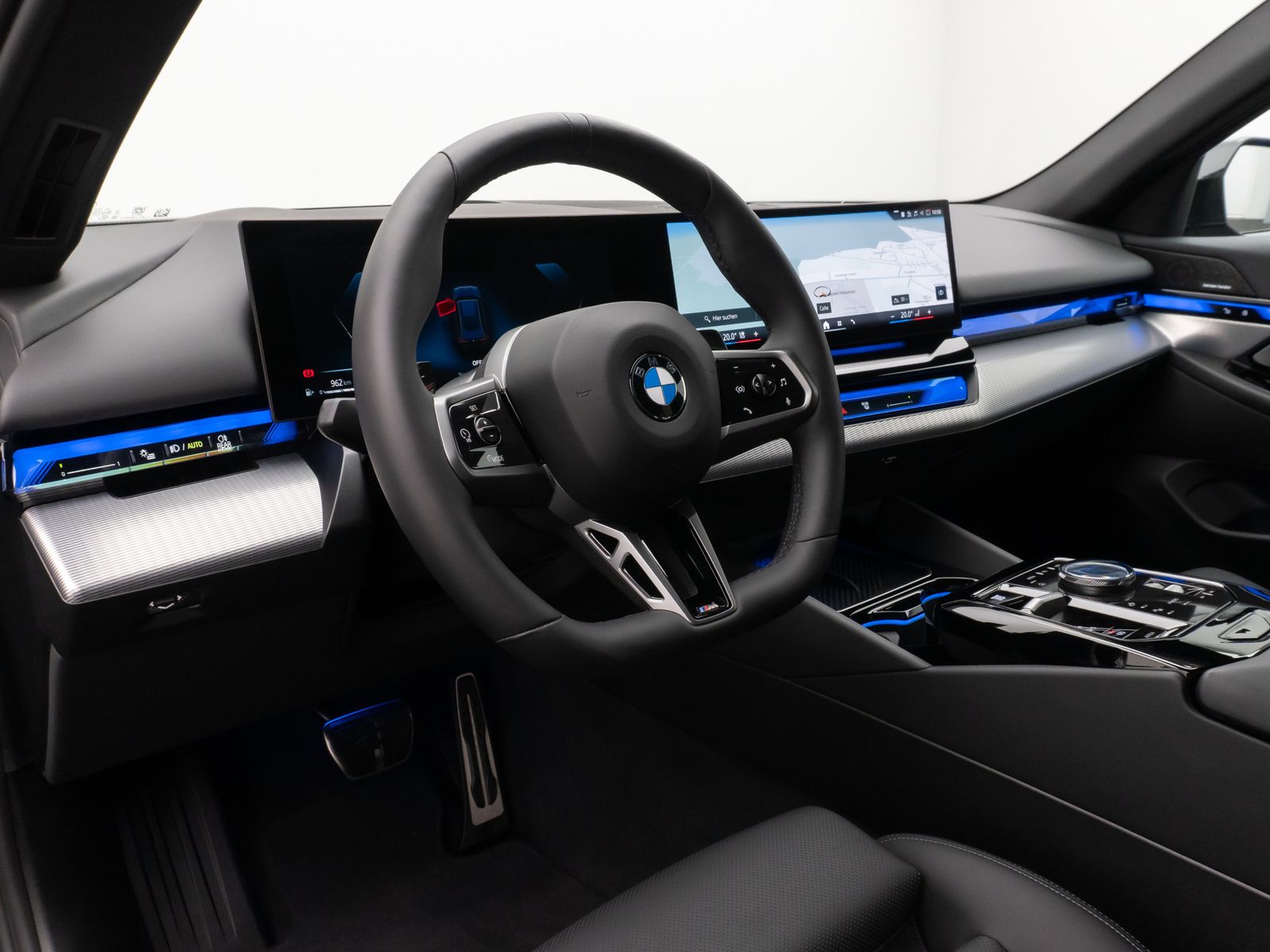 Fahrzeugabbildung BMW 520d M Sport 360°HUD DAB H/K AHK Komfort Alarm