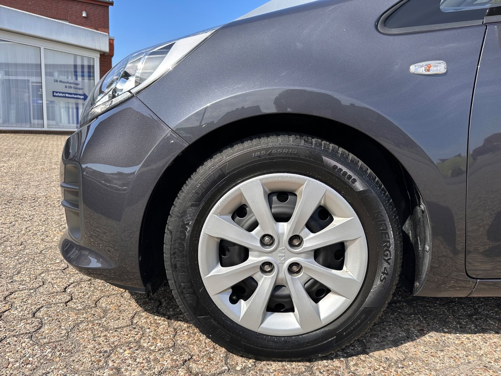 Fahrzeugabbildung Kia Rio 1.2 Sensation Klima/Allwetter/Bluetooth
