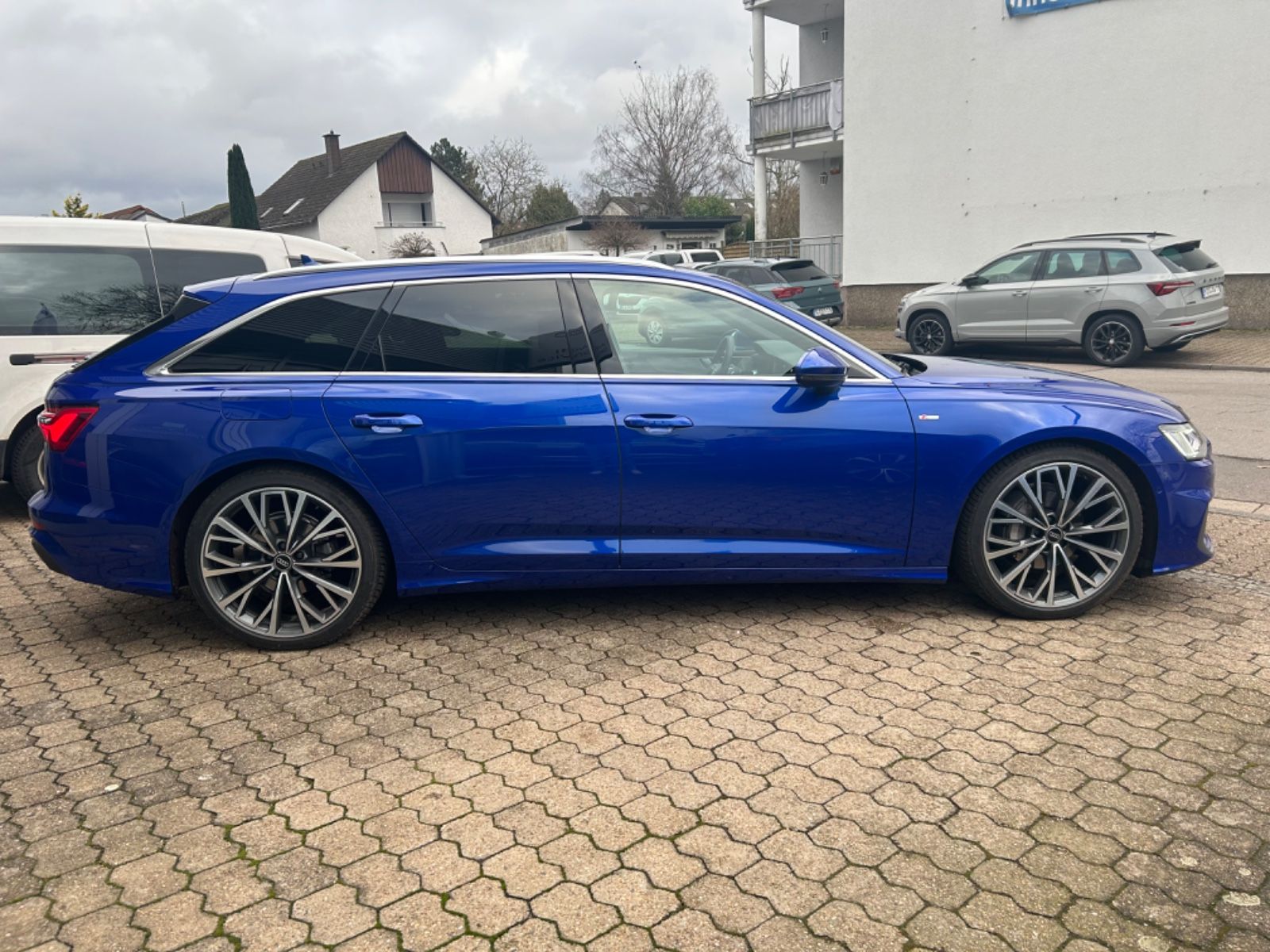 Fahrzeugabbildung Audi A6 Avant 40 TDI quattro sport Matrix Navi