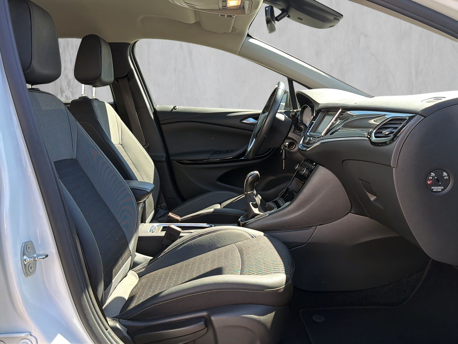 Fahrzeugabbildung Opel Astra BUSINESS PDC TEMPOMAT RFKAM WINTERREIFEN