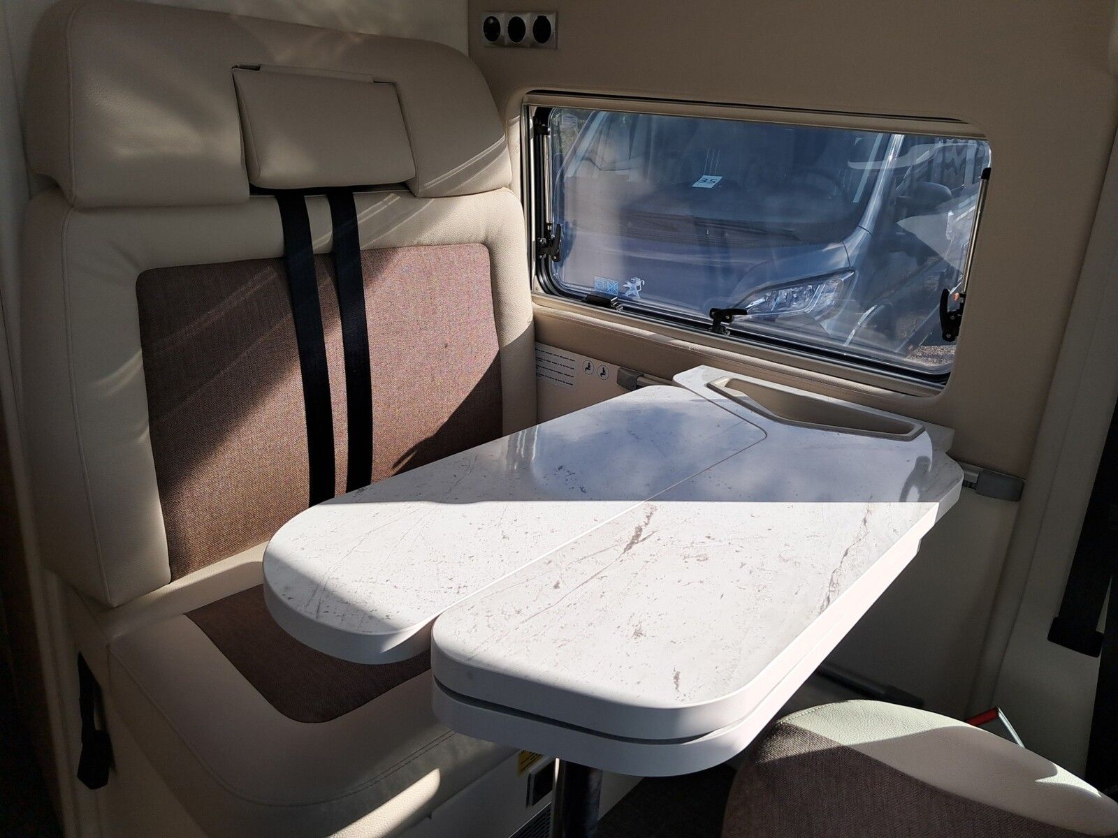 Fahrzeugabbildung Eura Mobil Van V 635 EB Automatik, 180 PS, Fahrassistenz