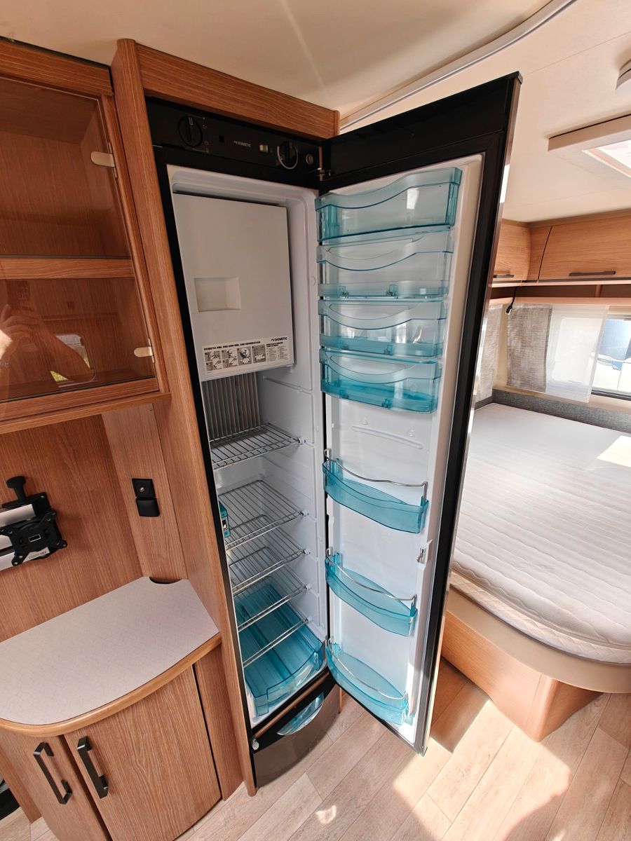 Fahrzeugabbildung Fendt Saphir 560 SF - Mover, Backofen, Citywasser -