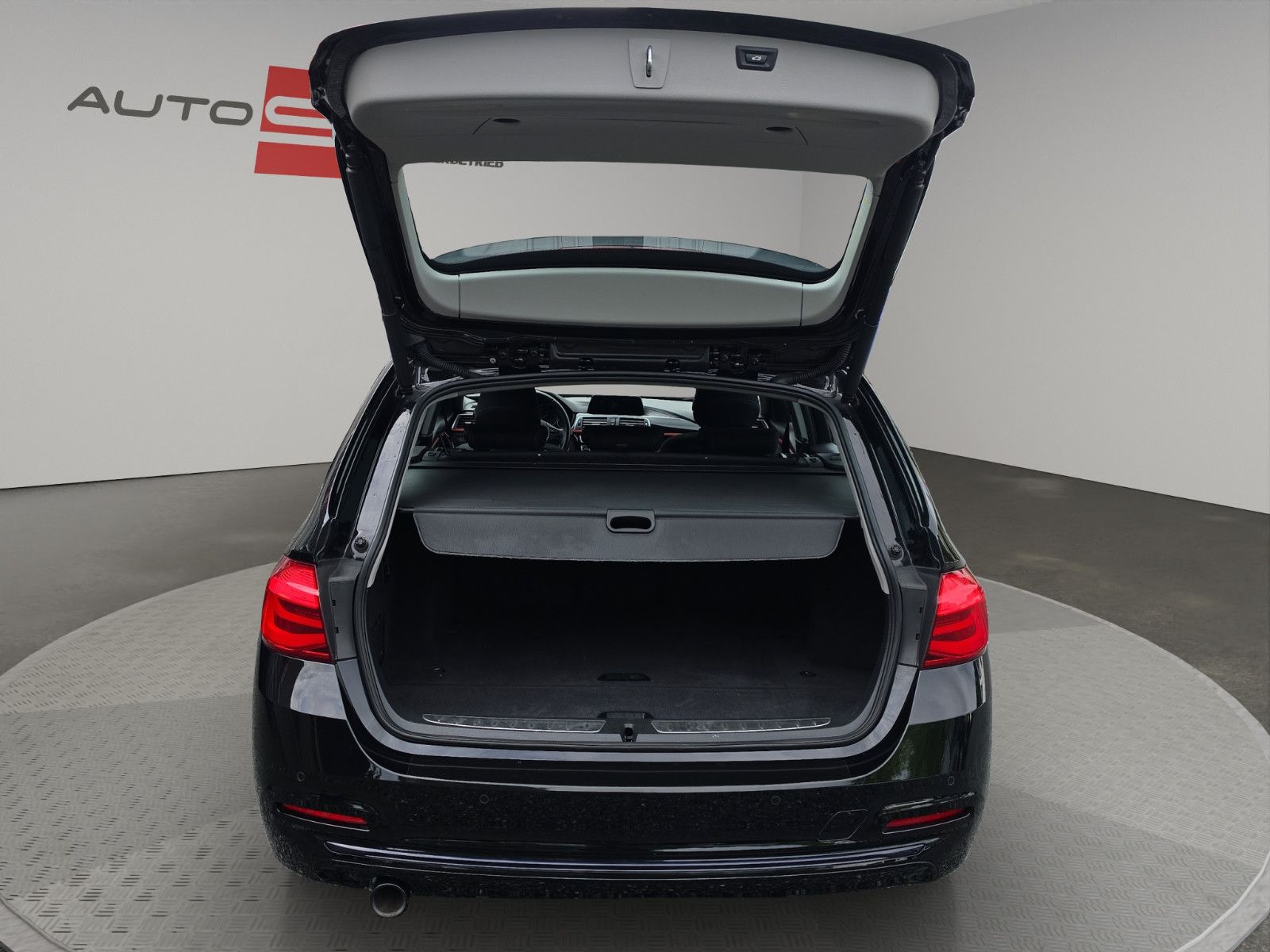 Fahrzeugabbildung BMW 3 Touring 318 d Sport Line Navi Led Scheinwerfer