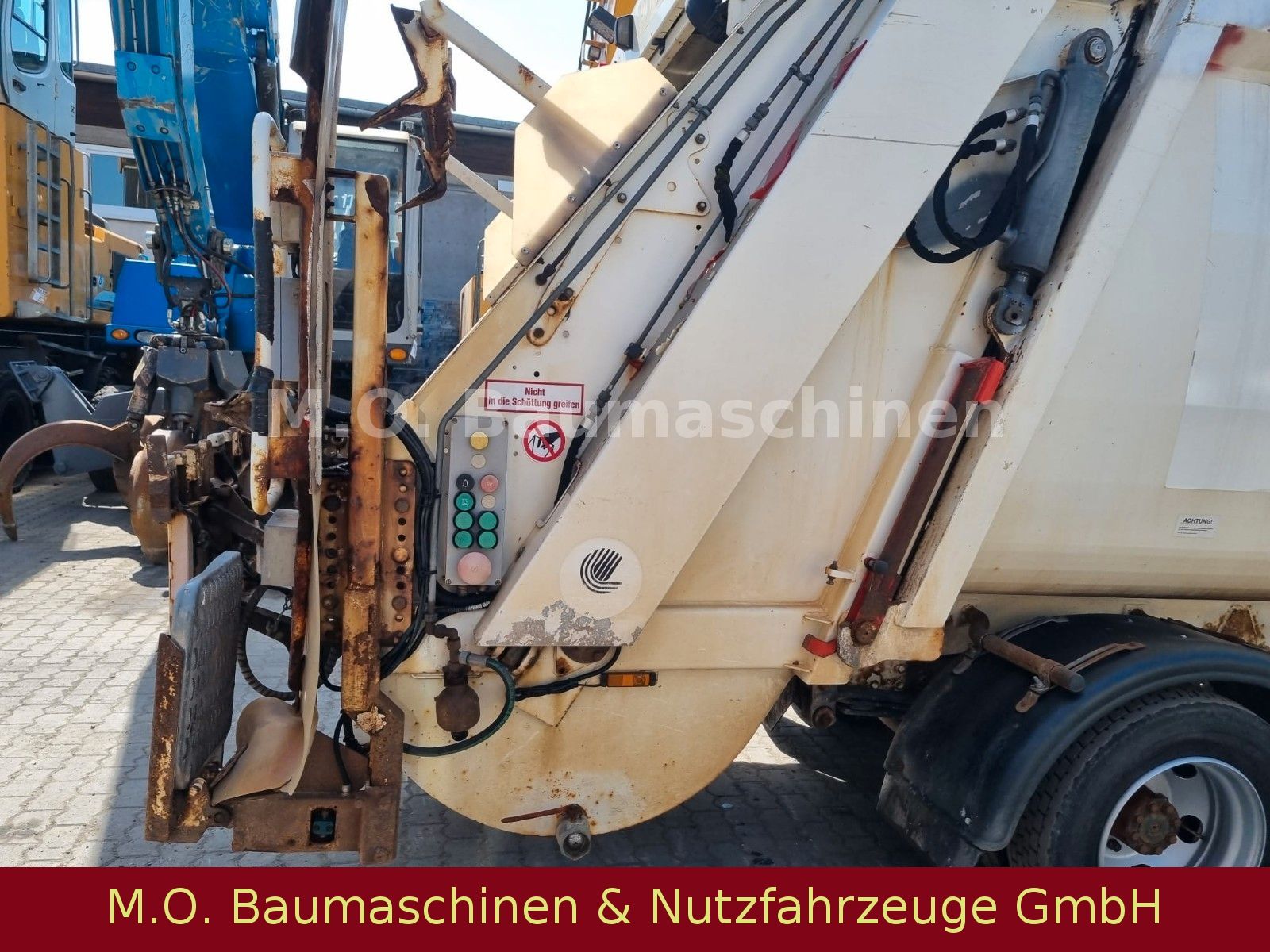 Fahrzeugabbildung Mercedes-Benz Vario 818 D / Euro 5  / Zöller Micro XL /