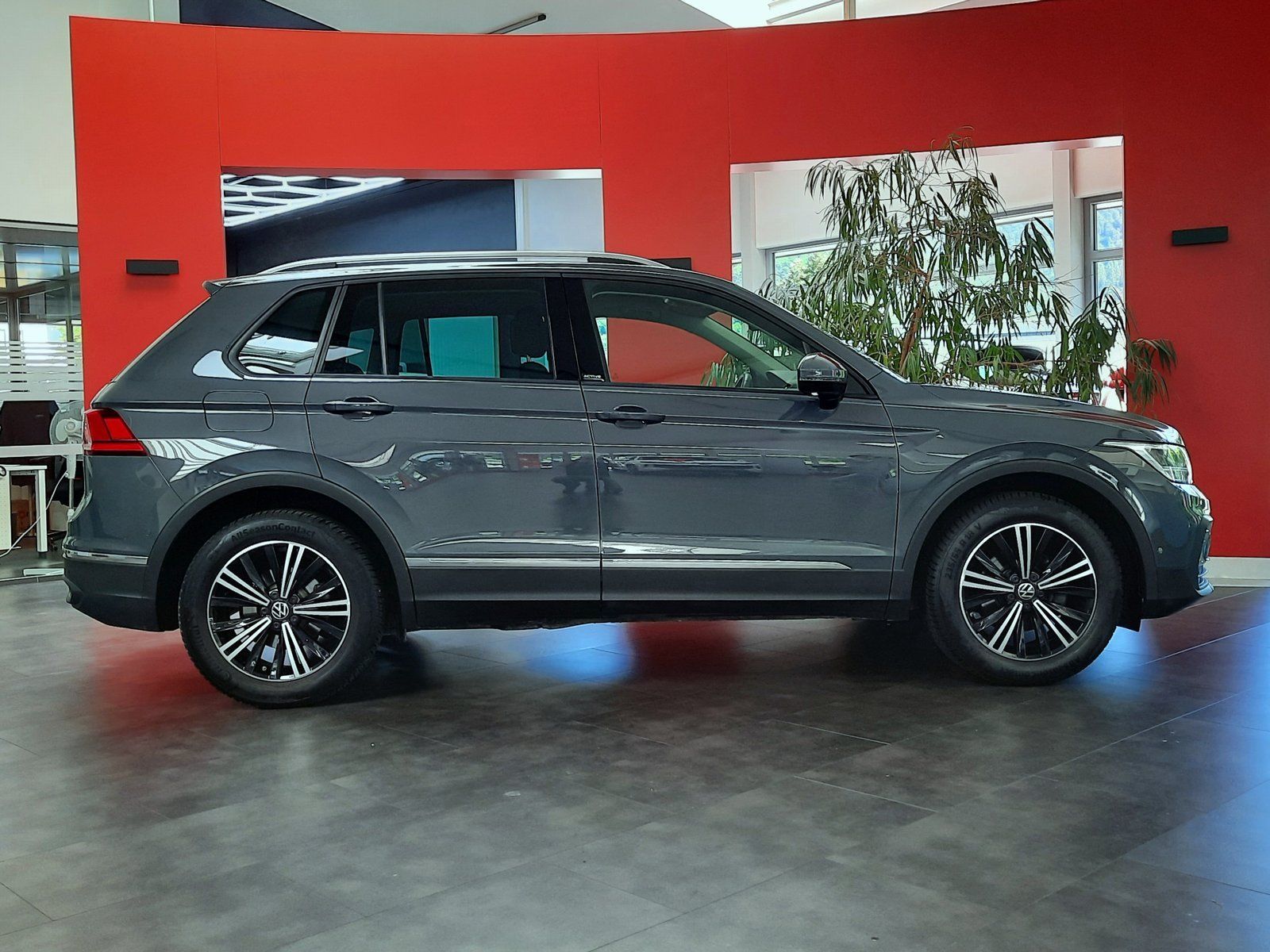 Fahrzeugabbildung Volkswagen Tiguan Active TSI *Navi*Cam*PDC*ACC*LED*Sitzhzg*