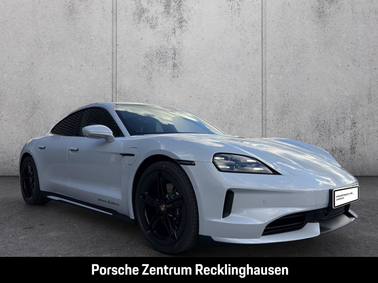 Porsche Taycan Black Edition SportDesign Paket Luftfeder foto 9