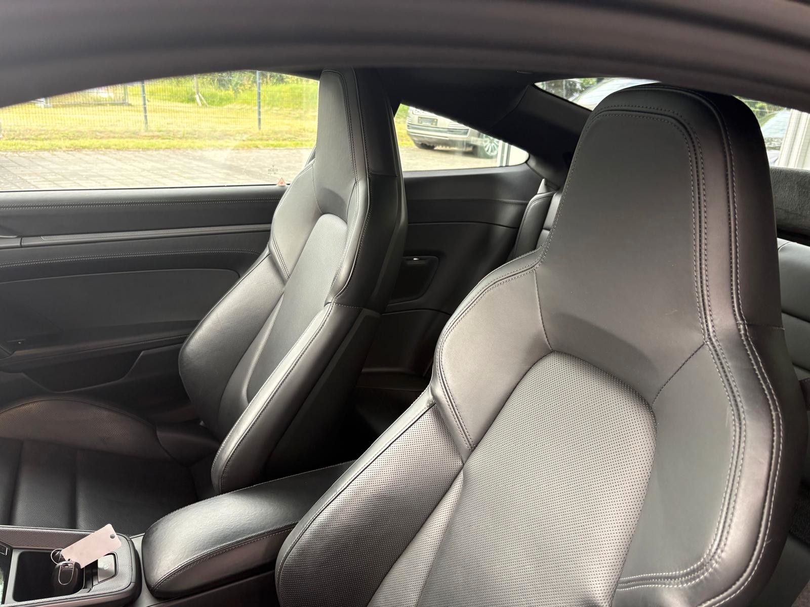 Fahrzeugabbildung Porsche 911 Carrera 4S Sport Design VollAusst.