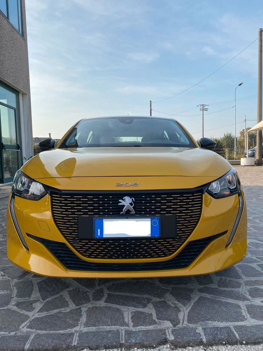 Peugeot e-208 5 Porte e-208 Active Pack 100kW