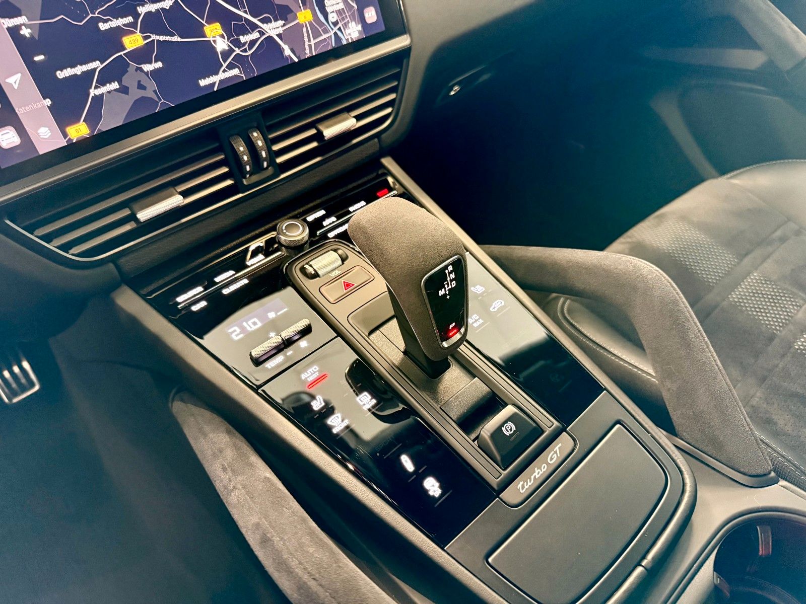 Fahrzeugabbildung Porsche Cayenne Turbo GT ACC / HeadUp / 22Zoll / Keyless