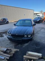 Jaguar X-Type 2.5 Liter V6 - - schwarze Jaguar X-Type