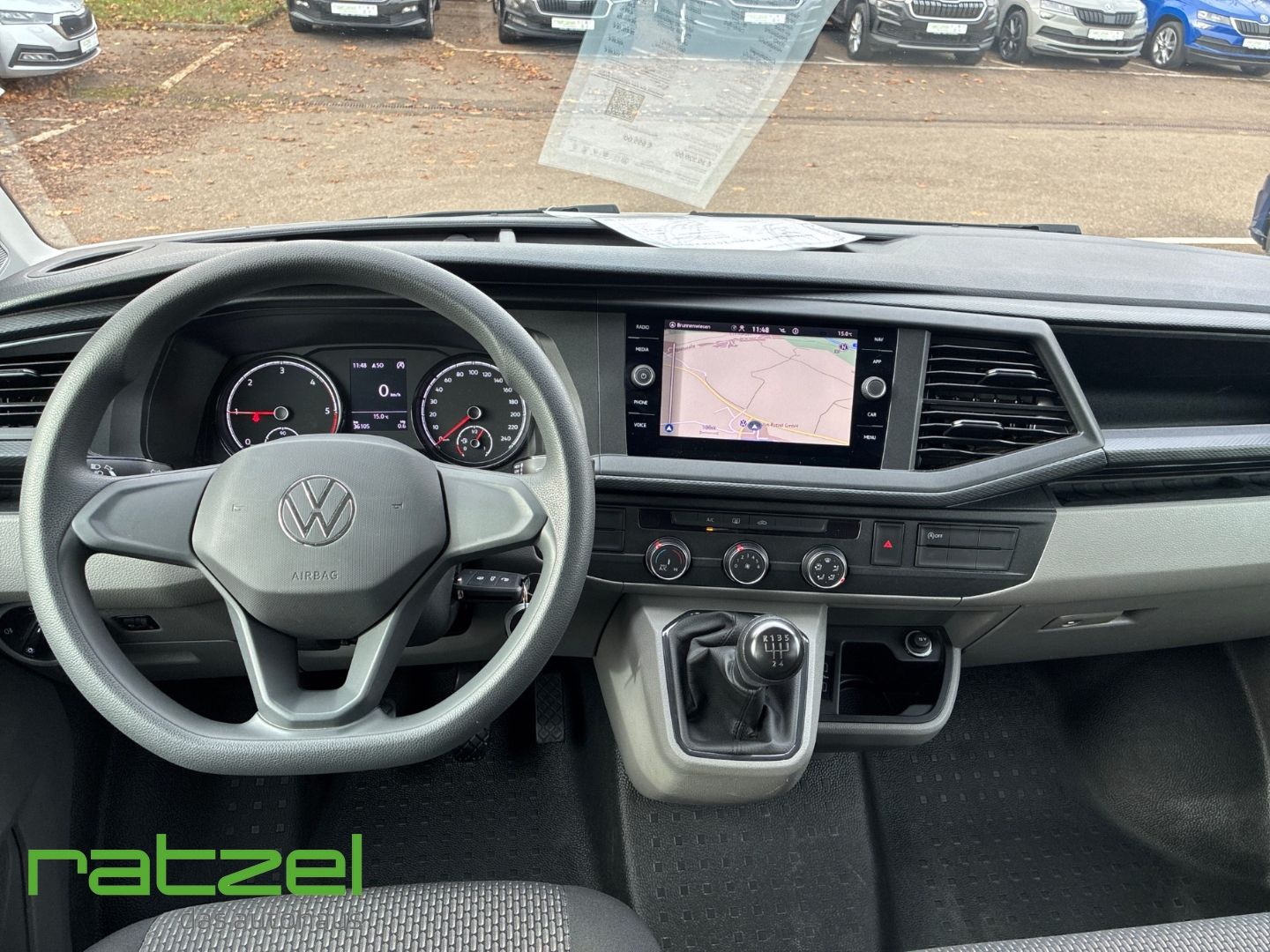 Fahrzeugabbildung Volkswagen T6.1 Kombi 2.0 TDI 9 Sitzer AHK Navi