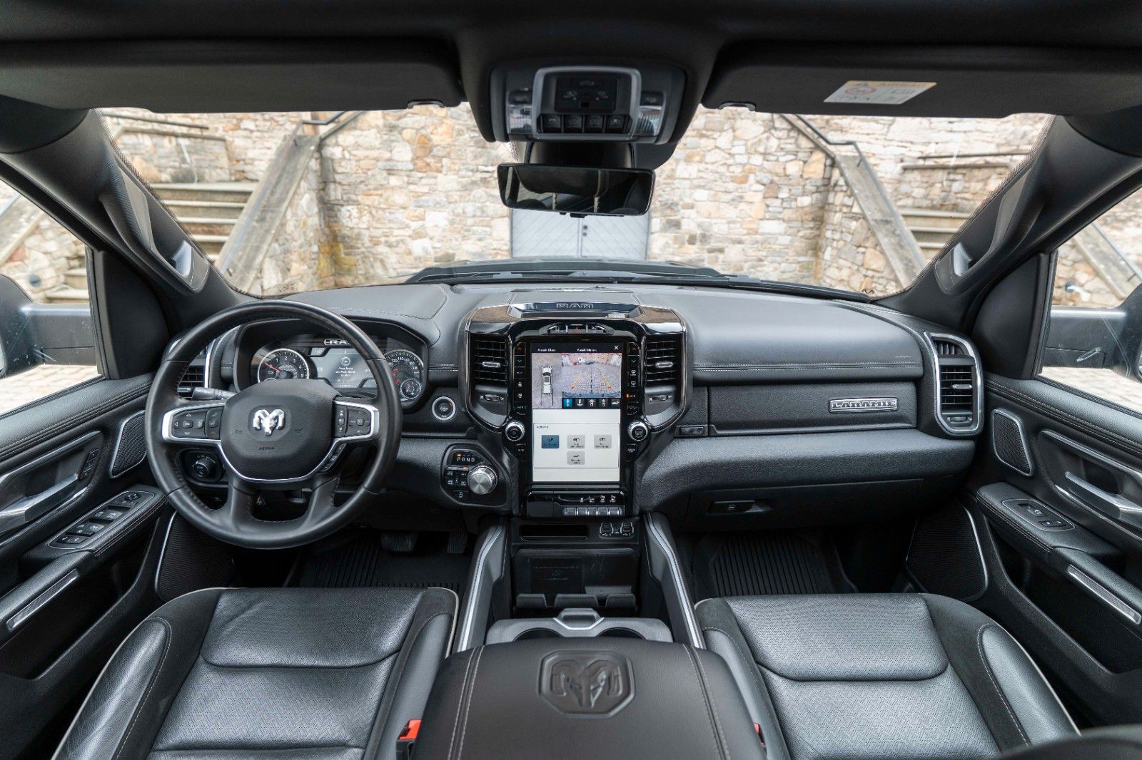 Fahrzeugabbildung Dodge RAM 5,7L Laramie CC 4X4 360° LED CARPLAY LPG AHK