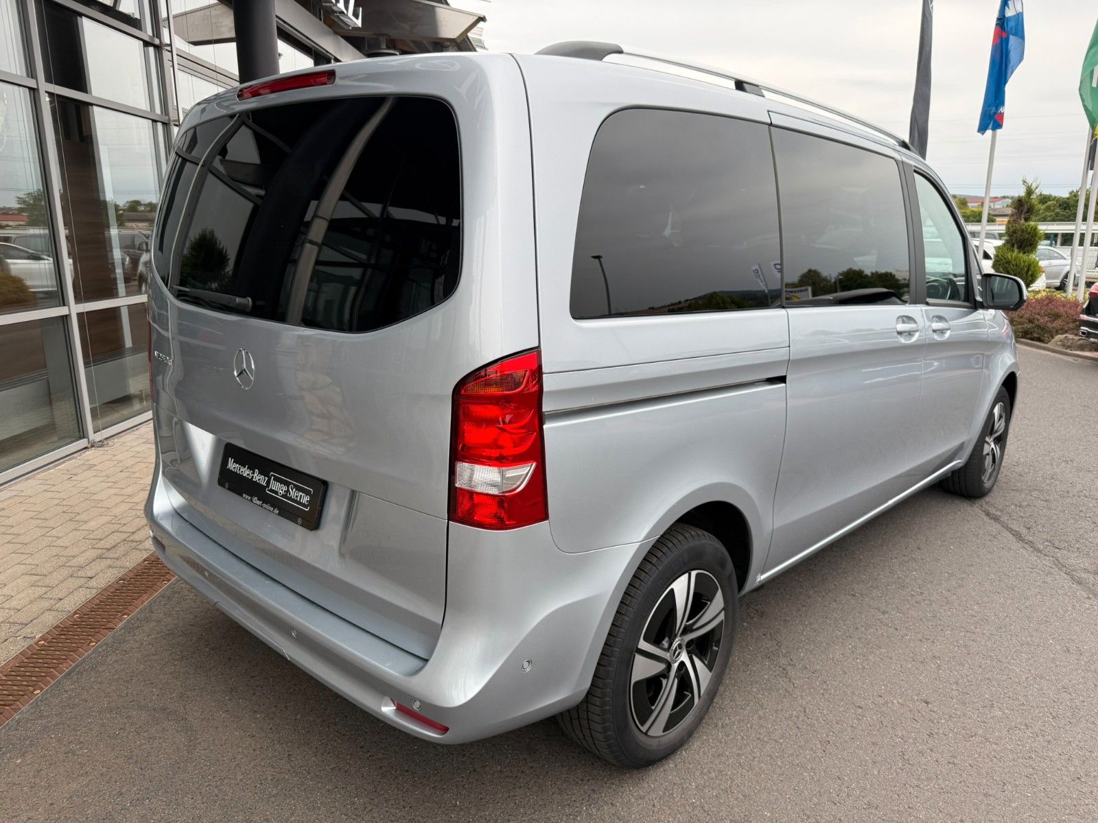 Fahrzeugabbildung Mercedes-Benz V 250 d Kompakt DISTRONIC AHK2,5to Kamera