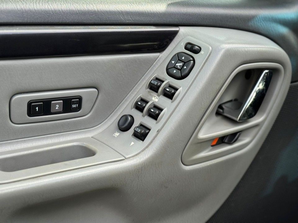 Fahrzeugabbildung Jeep Grand Cherokee 4.7 Overland Black Pearl Series