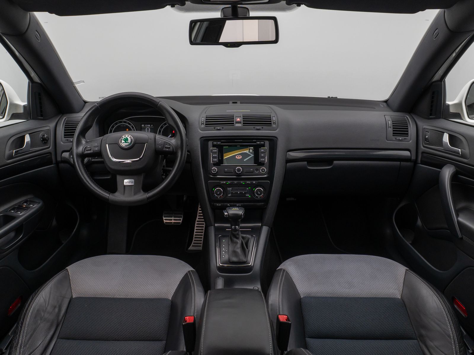 Fahrzeugabbildung SKODA Octavia Combi RS Xenon PDC Navi Sport