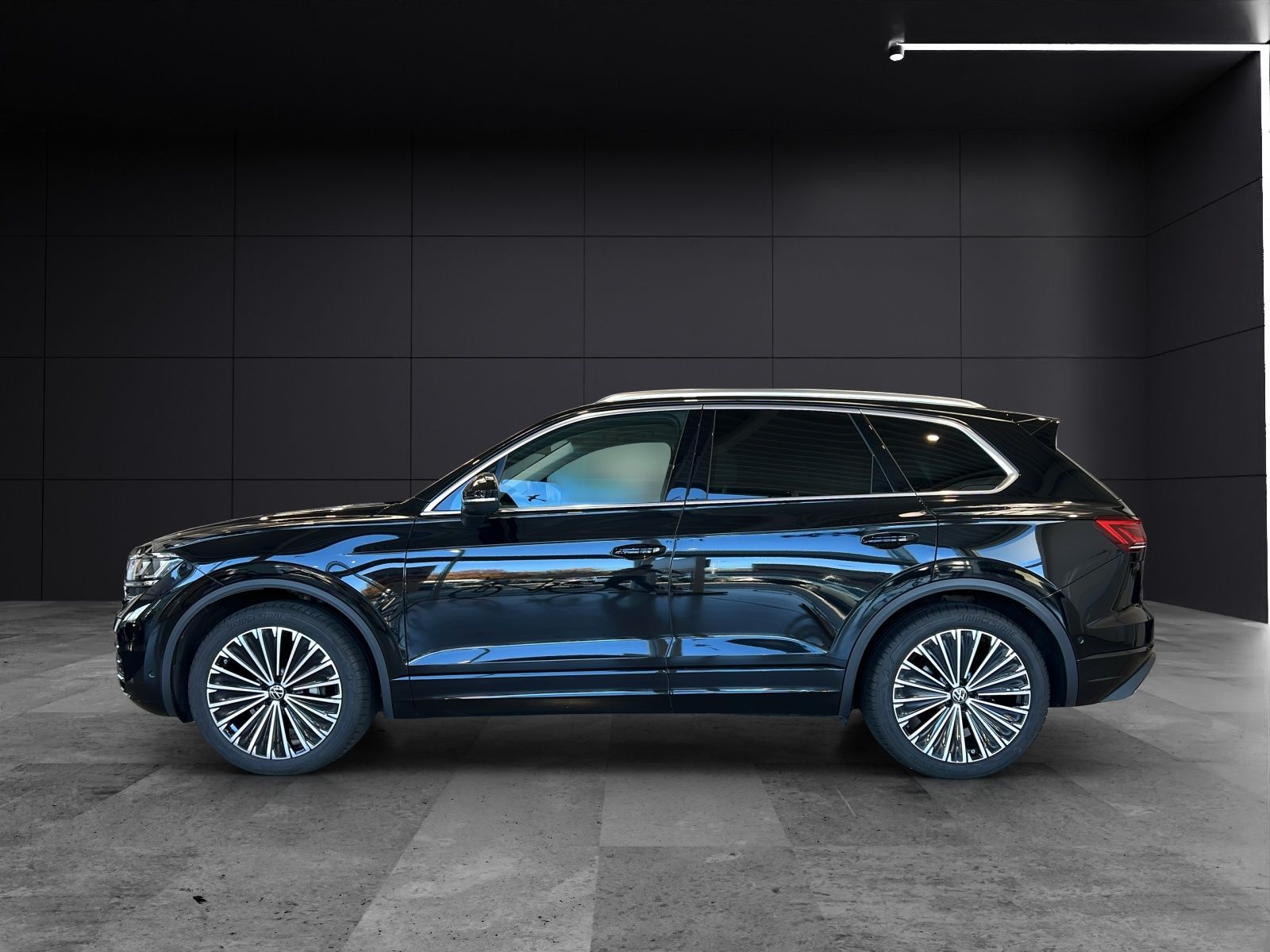 Fahrzeugabbildung Volkswagen Touareg TDI Elegance Matrix AHK HUD Luft Pano AI