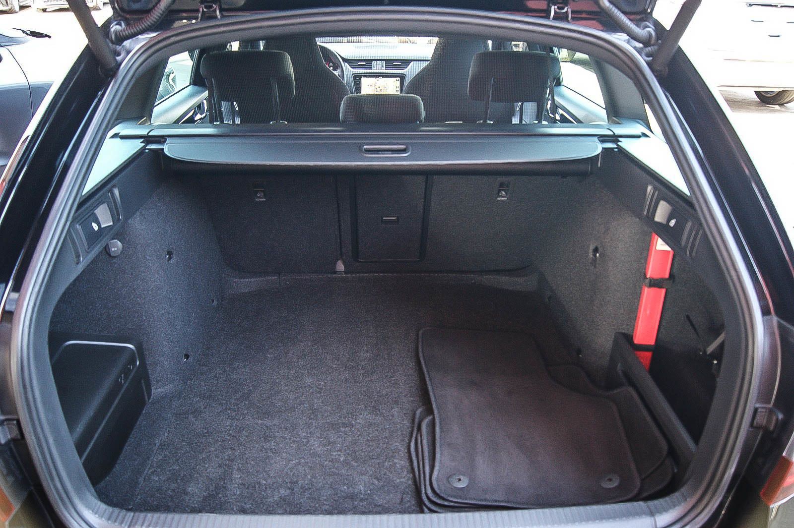 Fahrzeugabbildung SKODA Octavia Combi RS 245 VIRTUAL STANDHEIZUNG ACC DC