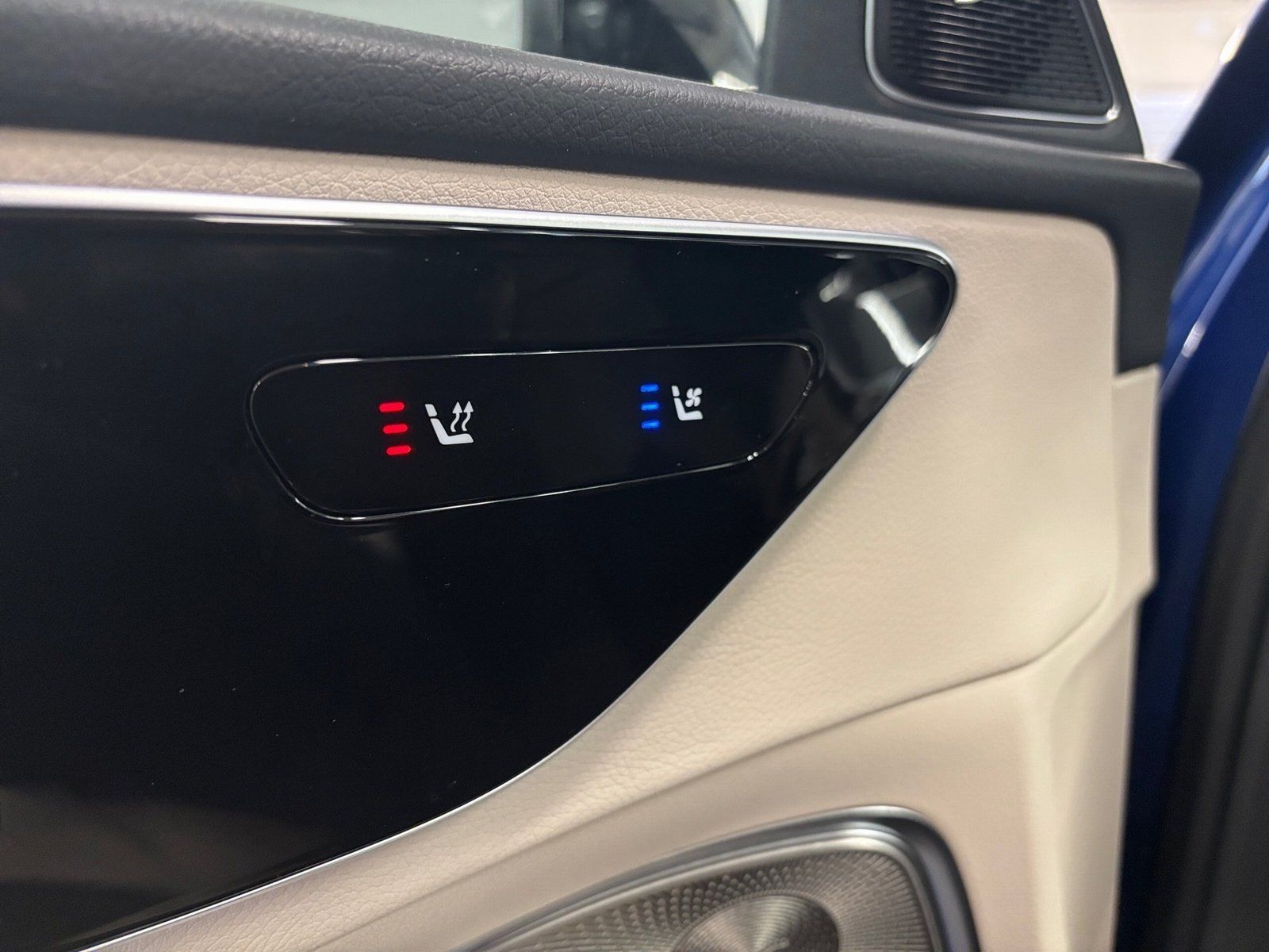 Fahrzeugabbildung Mercedes-Benz C 300 e T*DISTRONIC*HuD*Burmester*Pano-Dach*LED*