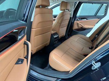 Fahrzeugabbildung BMW 520d SportLine 360°Stop&Go Memory LiveCockpitPro