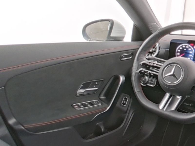 Fahrzeugabbildung Mercedes-Benz CLA 200 AMG*Totwink*LED*Kamera*CarPlay*Wide*Navi