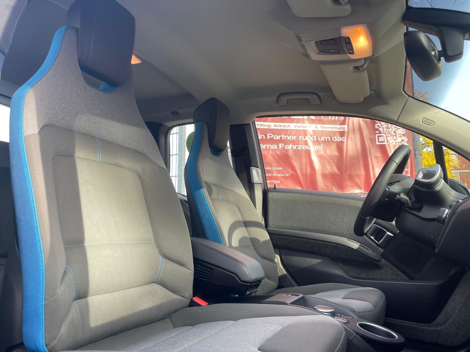 Fahrzeugabbildung BMW i3s KAMERA*SHZ*Business-Paket*20ZOLL*LED