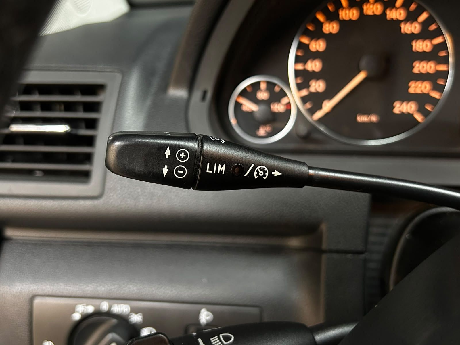 Fahrzeugabbildung Mercedes-Benz A 180 CDI Avantgarde LEDER+SHZ+PDC+TEMPO+KLIMA+