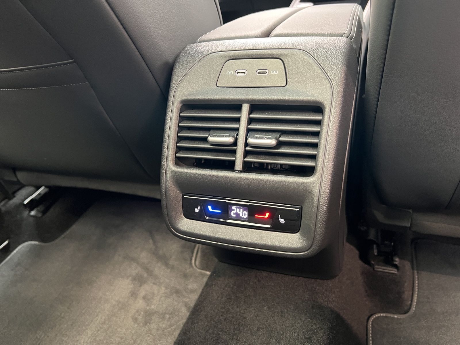 Passat Variant R-Line 1.5 TSI eHybrid AHK*Pano