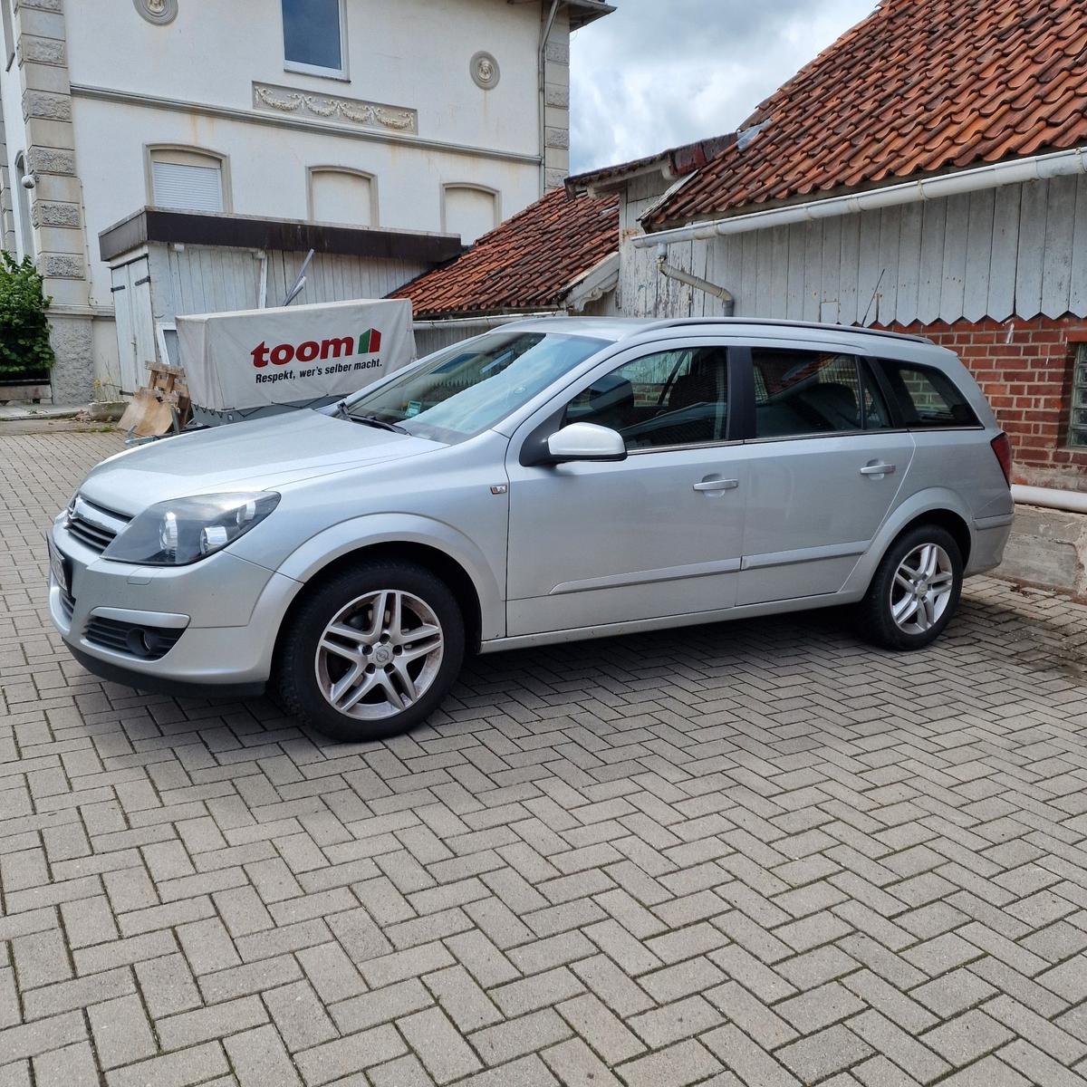 Opel Astra 2005 — салон