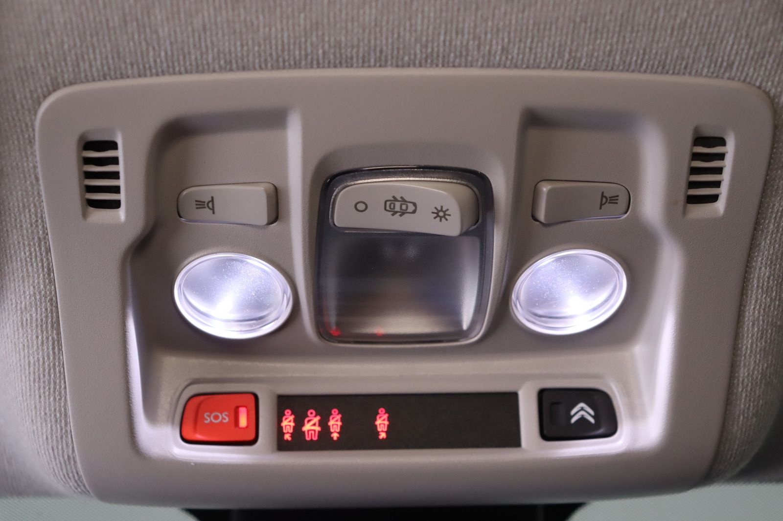 Fahrzeugabbildung Citroën C3 * LED * Navi * Keyless * 8-fach