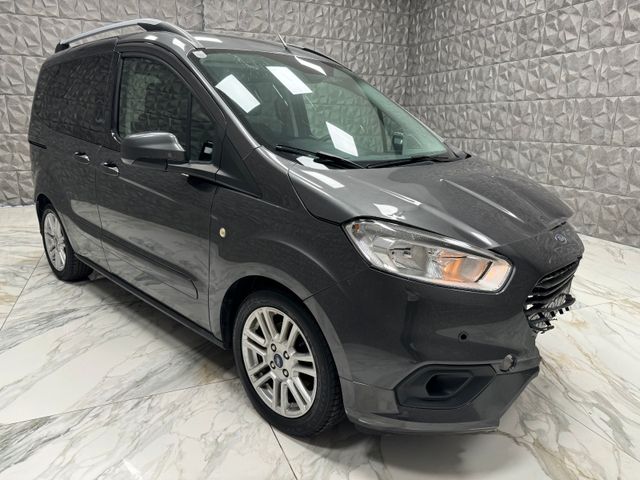 Ford Tourneo Courier 1,5 TDCi Titanium