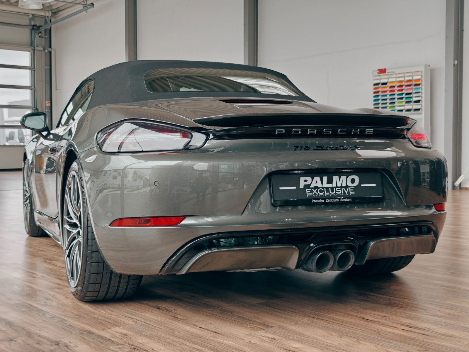 Fahrzeugabbildung Porsche BOXSTER S - 718 AVENTURINGRÜN METALLIC