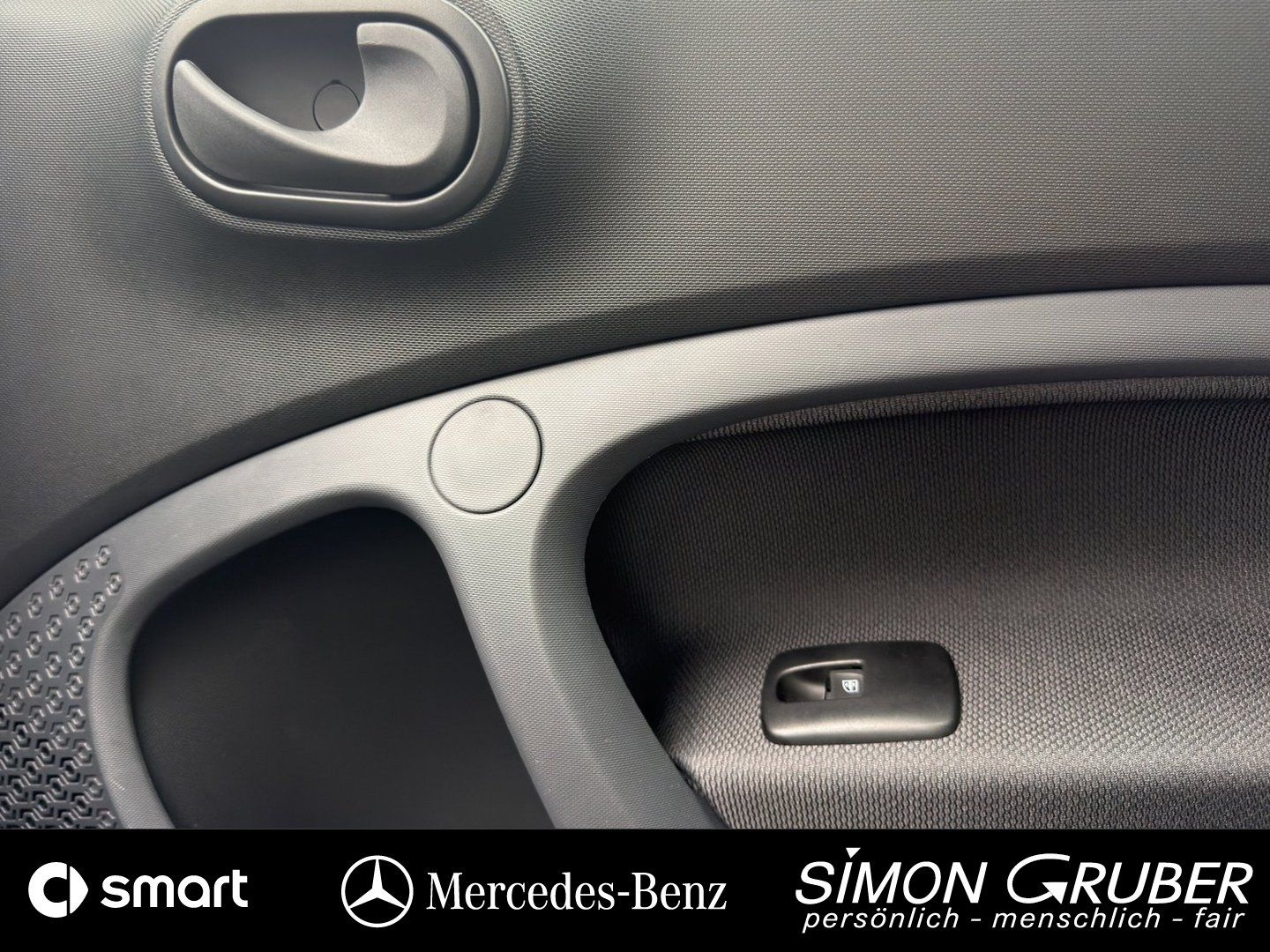 Fahrzeugabbildung Smart Smart fortwo EQ Klima Radio 22 KW Lader