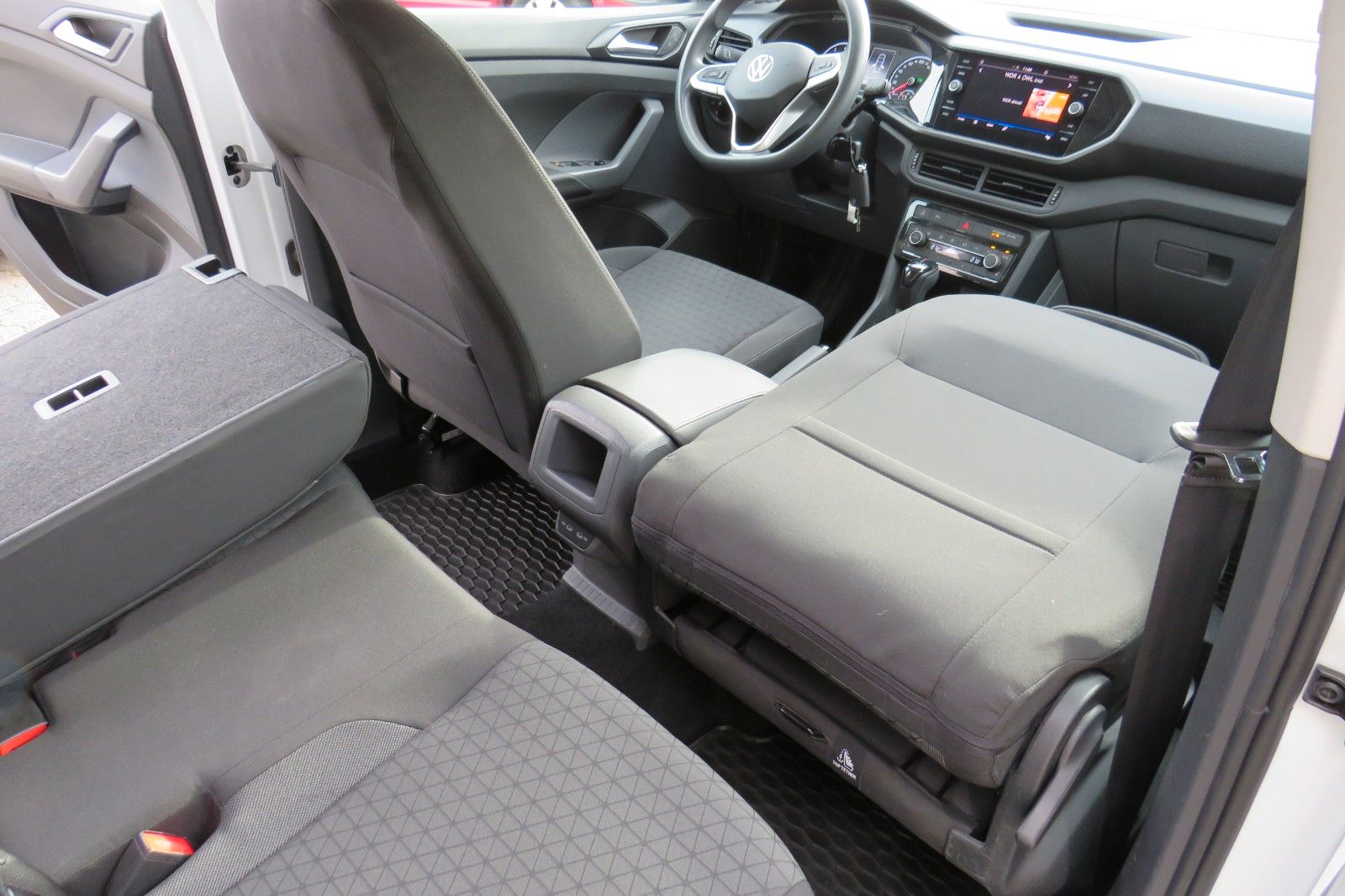 Fahrzeugabbildung Volkswagen T-Cross Life DSG PDC TELVOR SITZH. 1H.