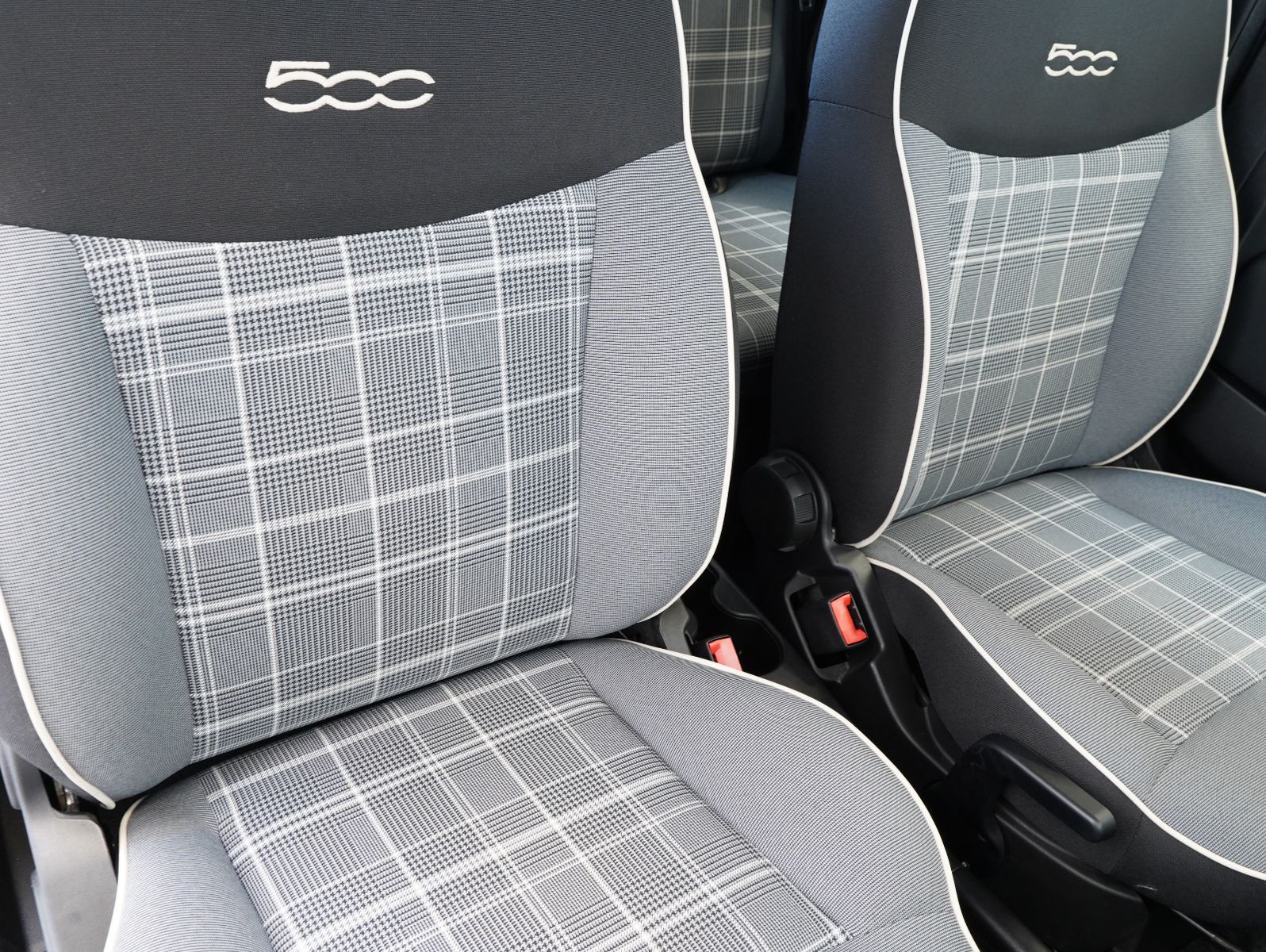 Fahrzeugabbildung Fiat 1.0 Mild Hybrid Lounge PDC/NAVI/CARPLAY