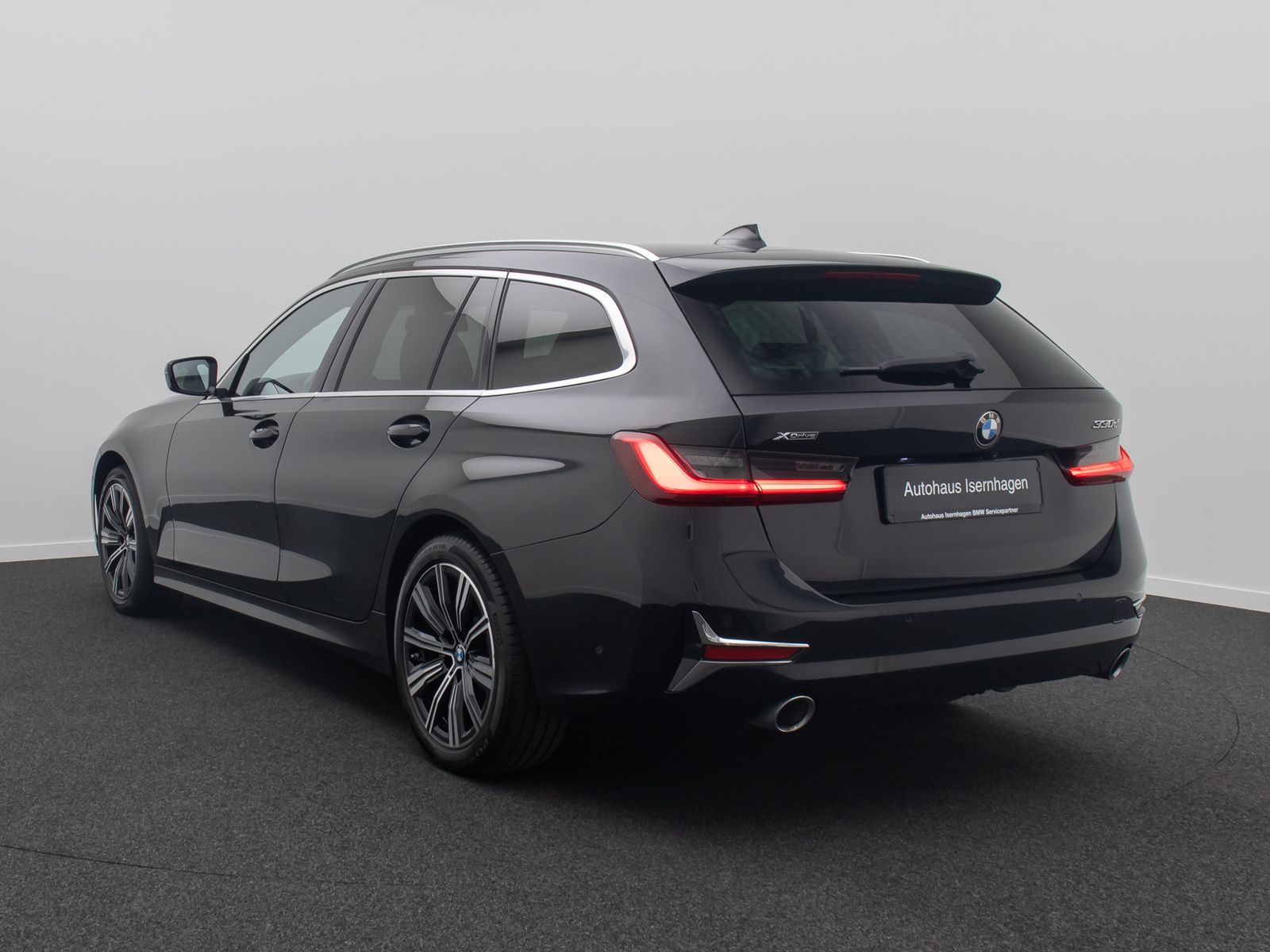 Fahrzeugabbildung BMW 330d xD Luxury Line HUD DAB Kamera AHK Panorama