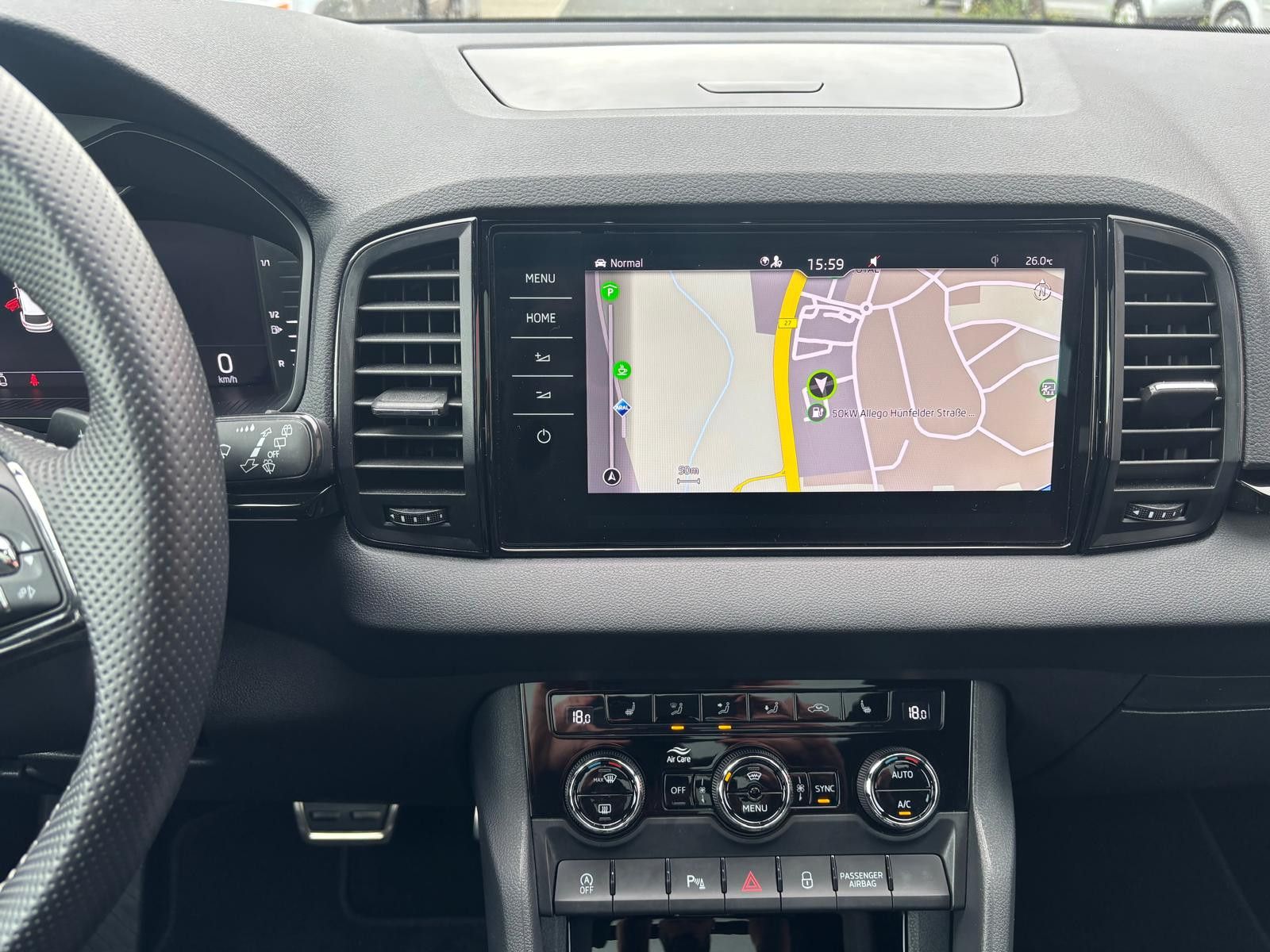 Fahrzeugabbildung SKODA Karoq SportLine 4x4-ACC-PANO-VIRTUAL-KAM-SHZ-LED