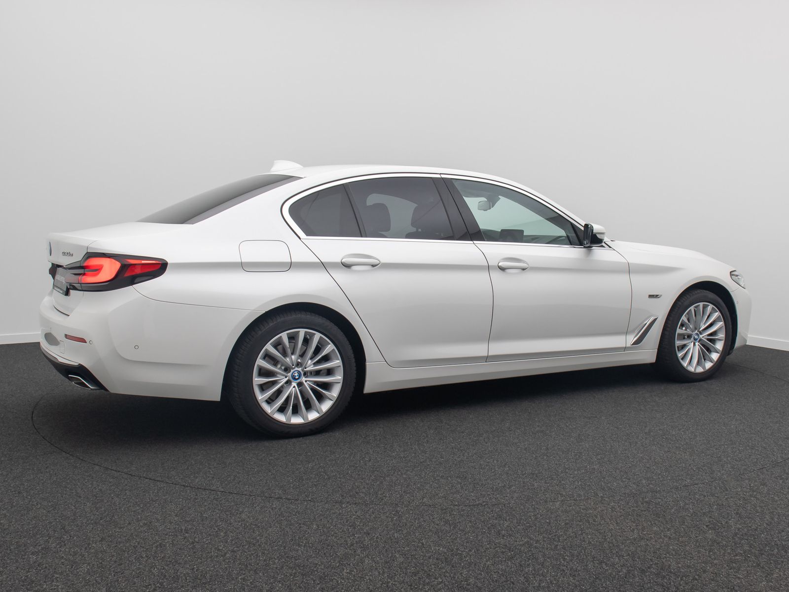 Fahrzeugabbildung BMW 530e xD Luxury Line ACC Kamera DAB H/K HUD Sport