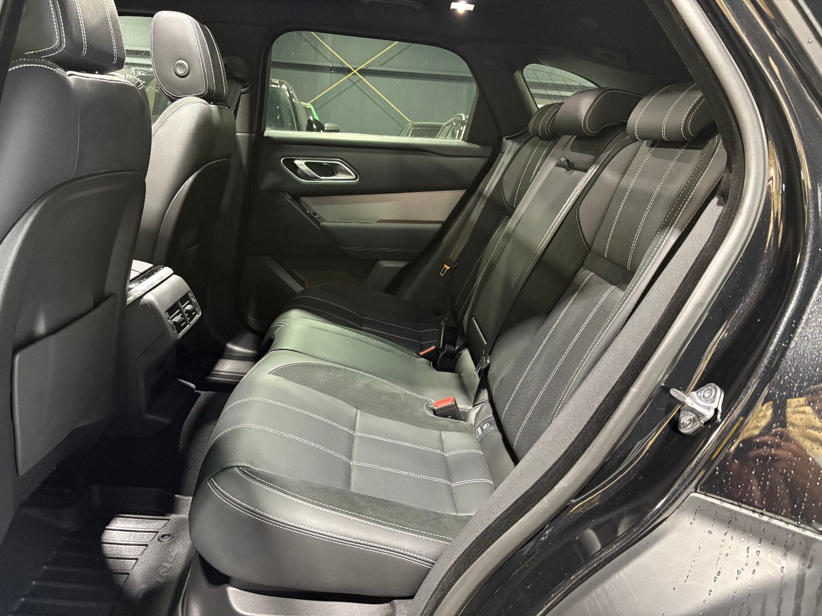 Fahrzeugabbildung Land Rover Range Rover Velar R-Dynamic SE/PANO/MEMORY/APPLE