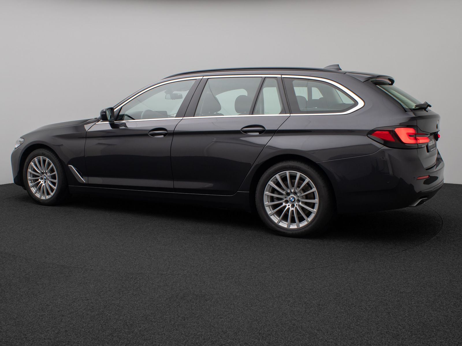 Fahrzeugabbildung BMW 520d Kamera HUD DAB 4xKlima DrivingAssist Alarm