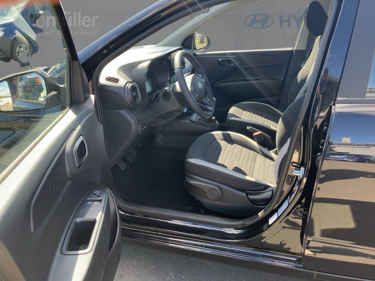 Fahrzeugabbildung Hyundai i10 TREND *CARPLAY*NAVI*KlimaA*