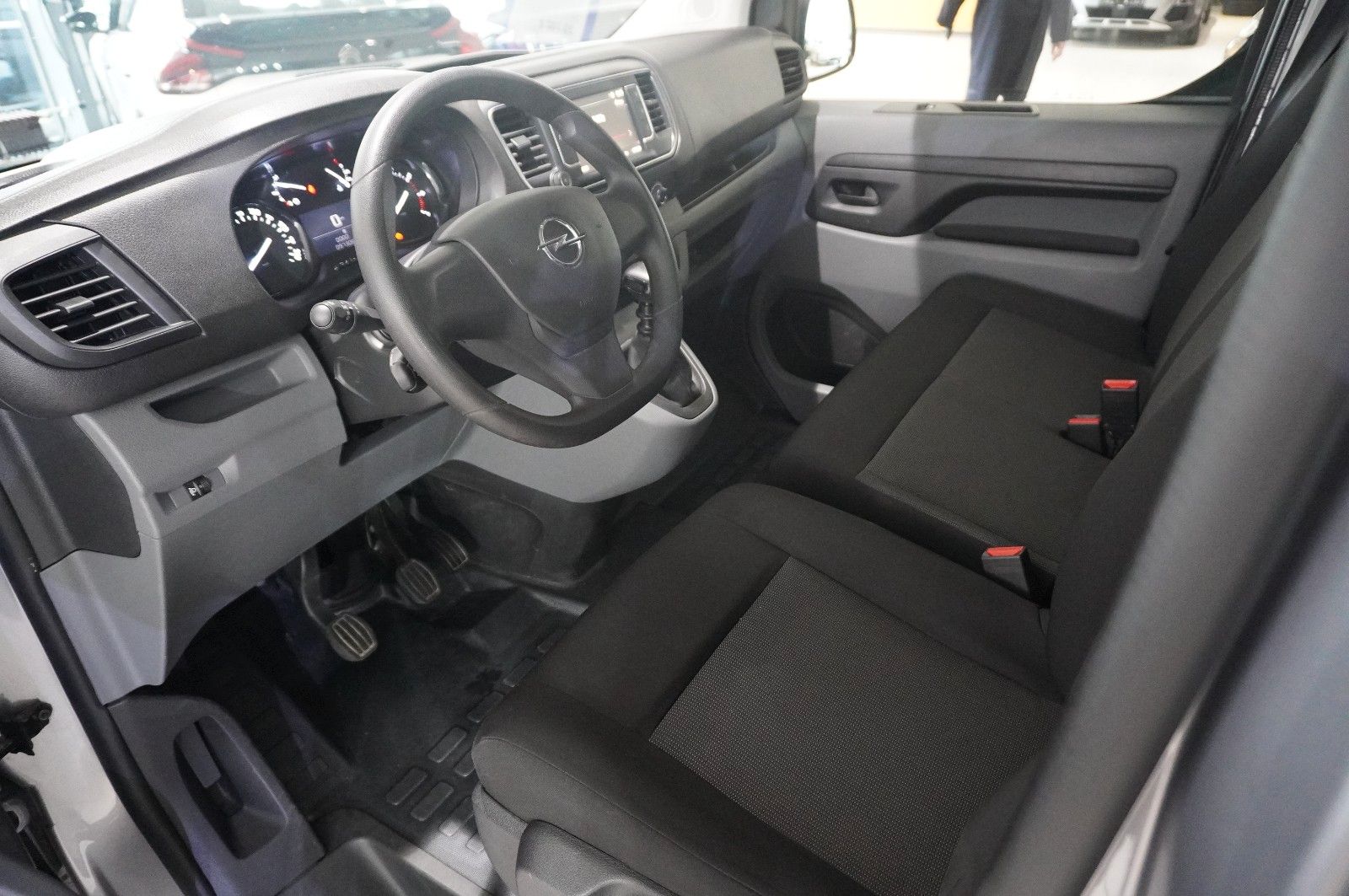 Fahrzeugabbildung Opel Vivaro C Kombi 2.0D "L" 9-SITZER NAVI/TEMP./DAB+