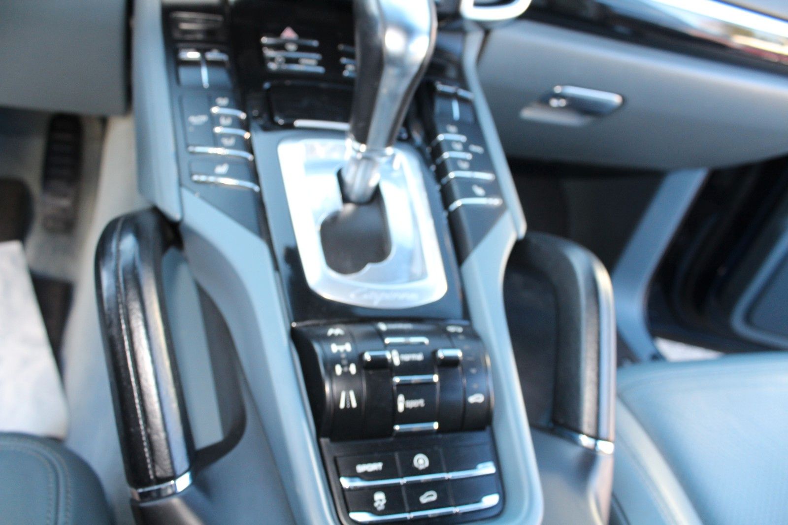 Cayenne Diesel V6 LUFTFAHR.,/AHK/SEHR GEPFLEGT!