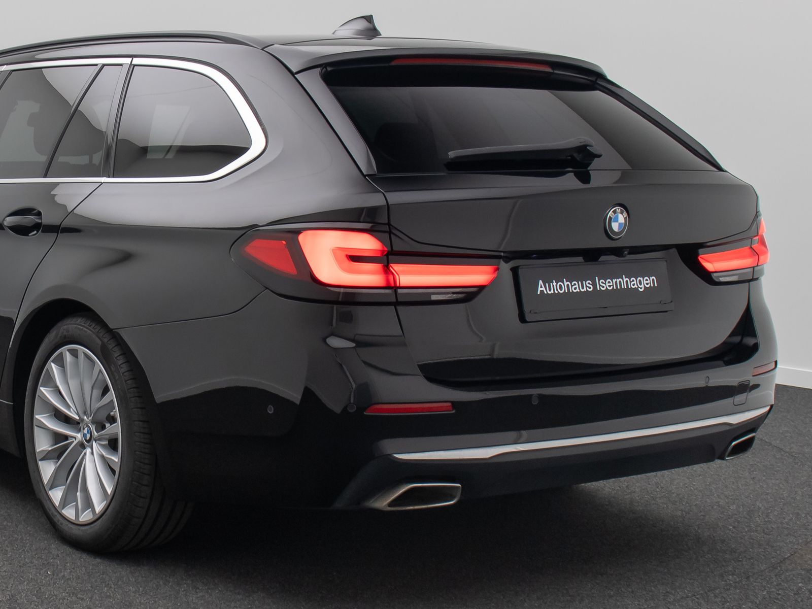 Fahrzeugabbildung BMW 520d xD Luxury Line Kamera DAB HUD Alarm Sport