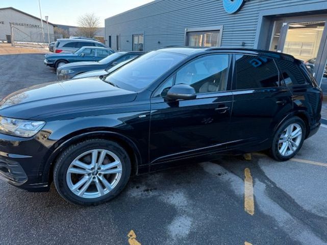 Audi Q7 3.0 TDI quattro S-LINE 18.800 NETTO