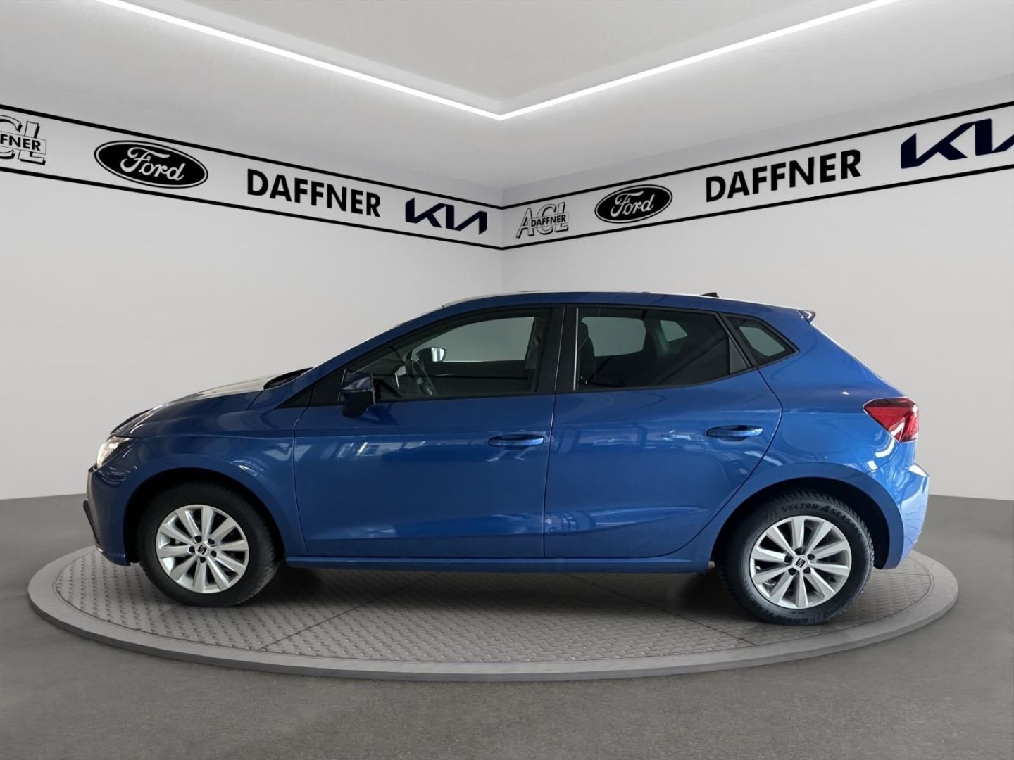 Fahrzeugabbildung SEAT Ibiza Navi Digitales Cockpit LED Apple CarPlay A